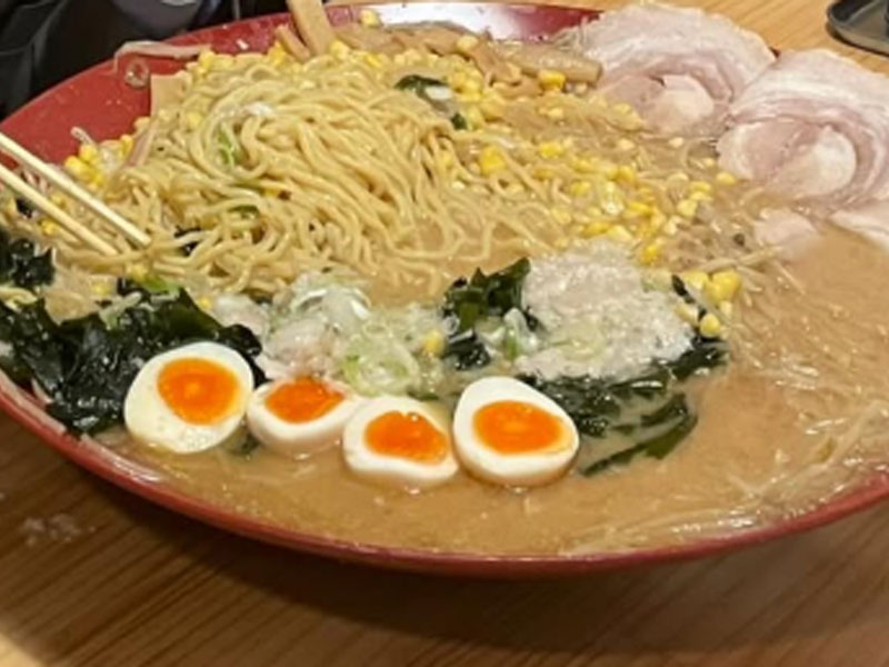 ラーメン もん吉 本店｜桐生市相生町の背脂ラーメン